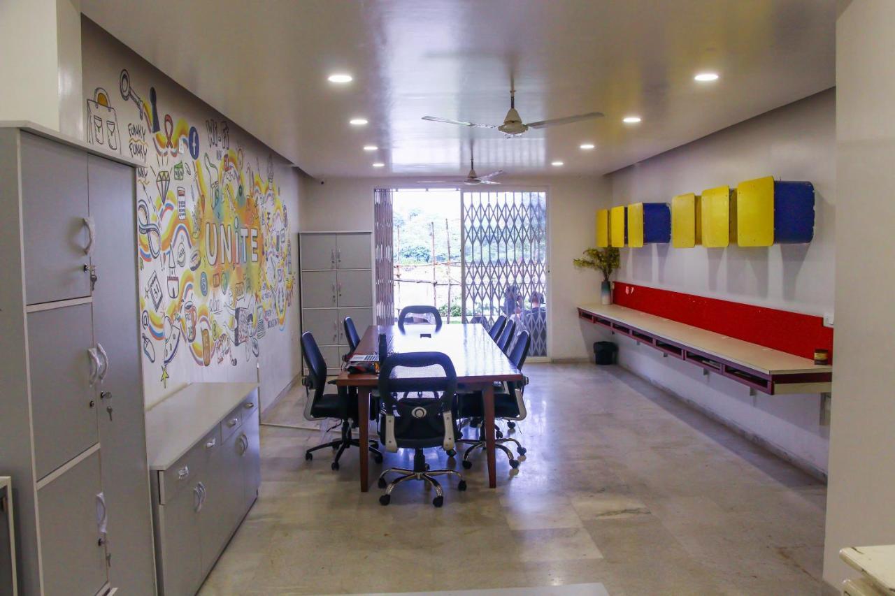 Urban Nomads Pune Riverside Colive Cowork Hostel Екстериор снимка