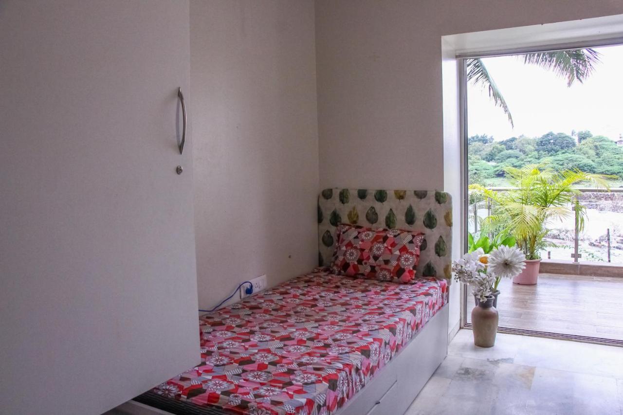 Urban Nomads Pune Riverside Colive Cowork Hostel Екстериор снимка